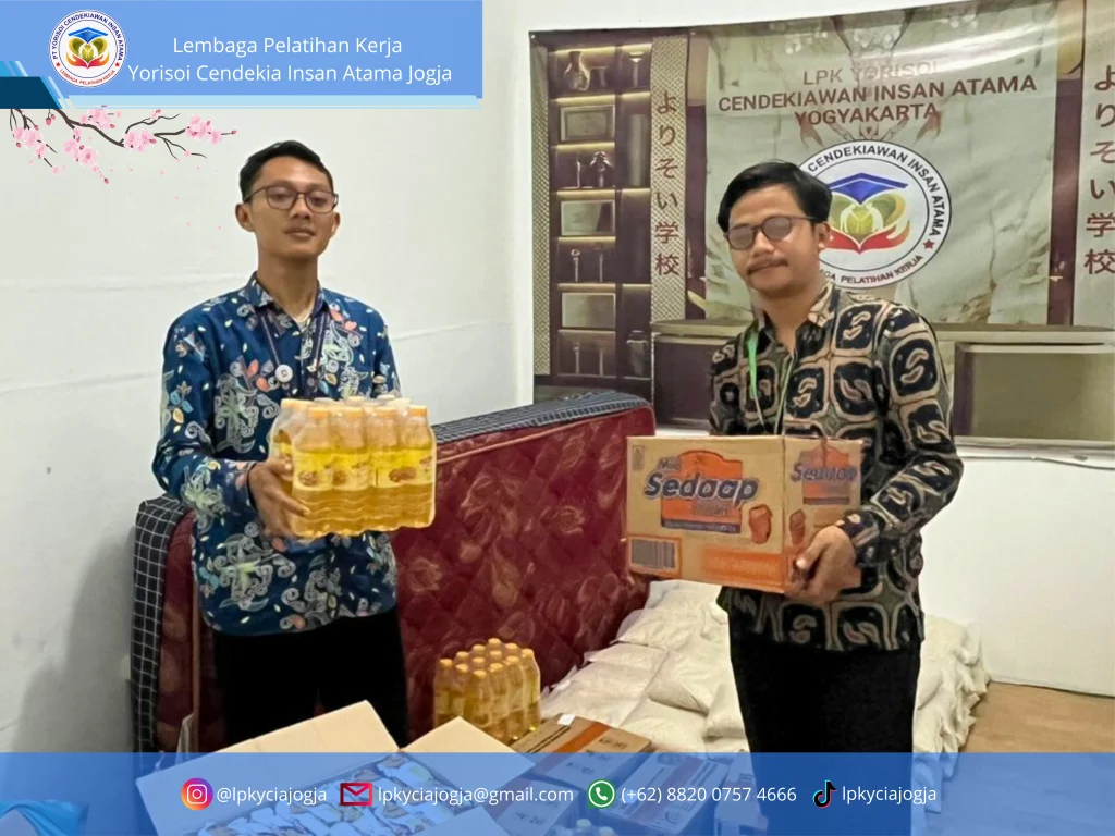 pembagian sembako untuk siswa asrama di LPK YCIA Jogja